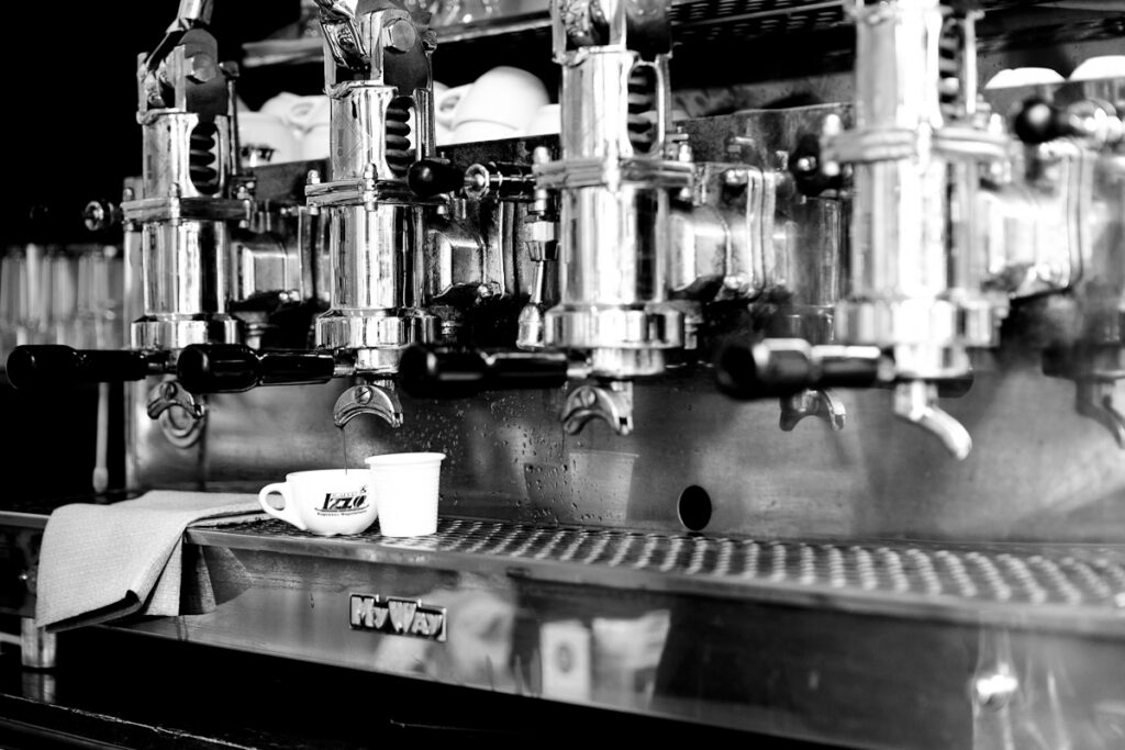 Espresso machine with portafilter